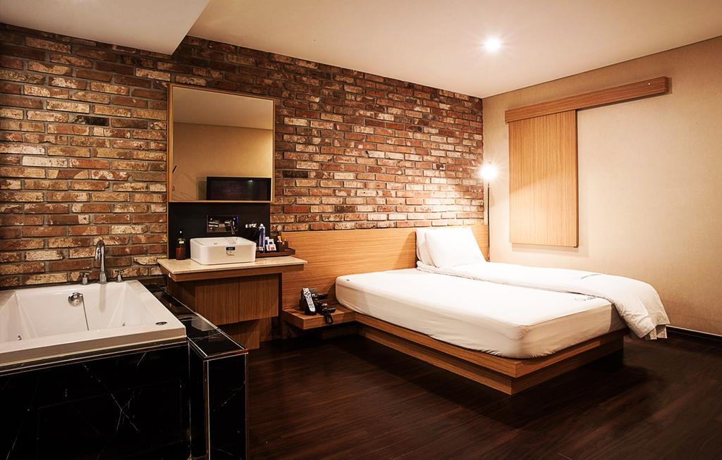 Comma Hotel Μπουσάν Εξωτερικό φωτογραφία
