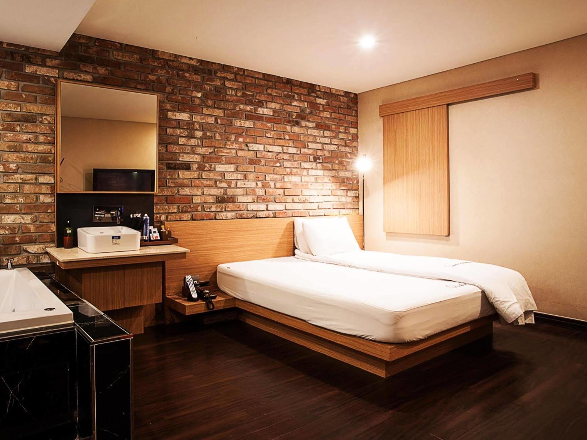 Comma Hotel Μπουσάν Εξωτερικό φωτογραφία