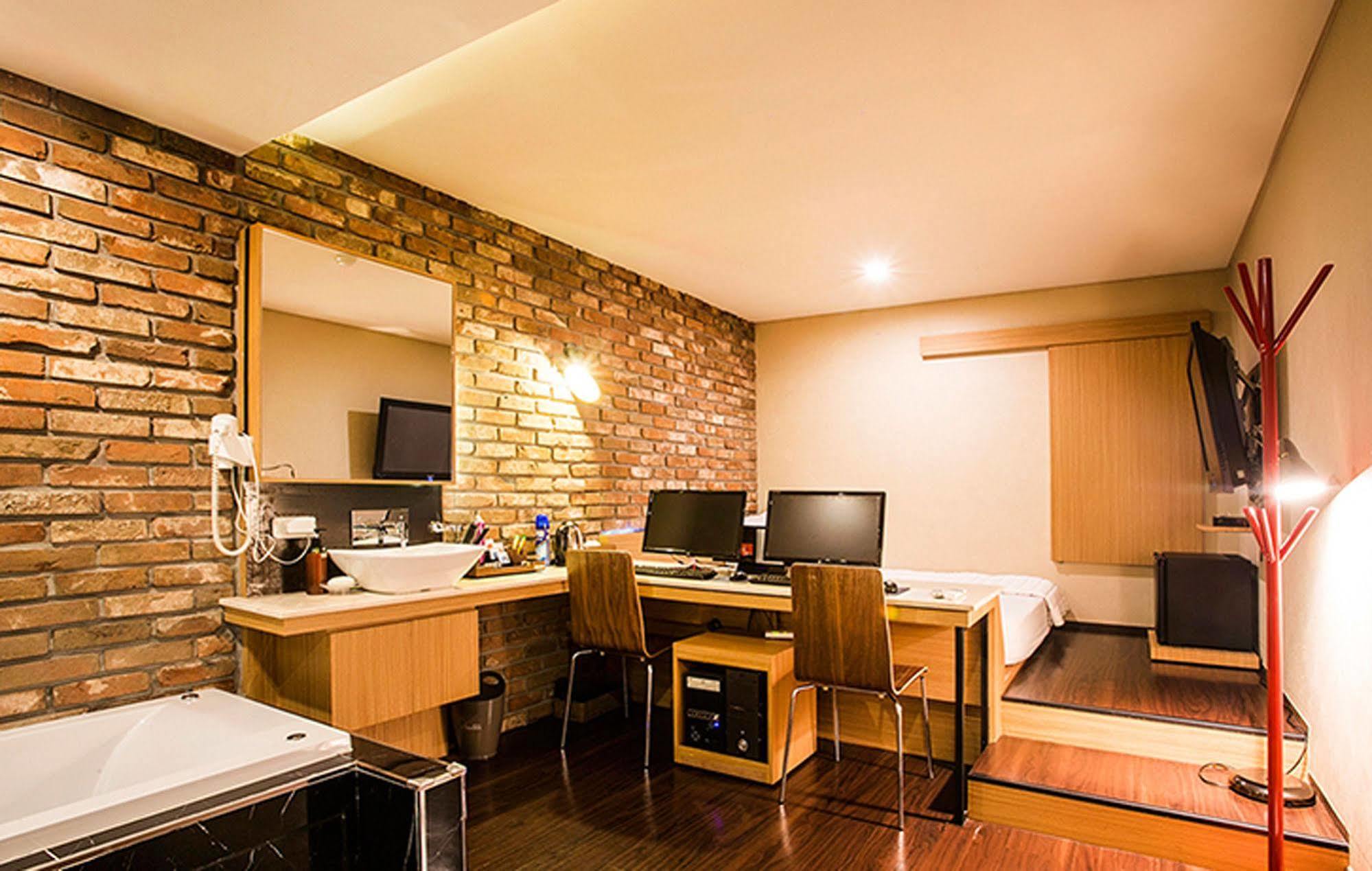 Comma Hotel Μπουσάν Εξωτερικό φωτογραφία